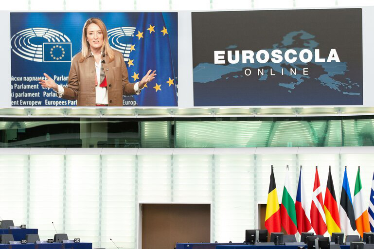 Președinta Parlamentului, Roberta Metsola, în timpul unei sesiuni Euroscola